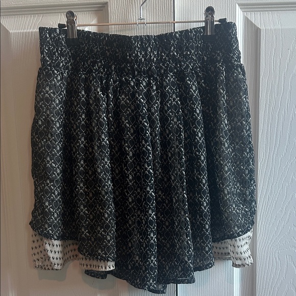 Dresses & Skirts - Converse Black and White Patterned Skirt